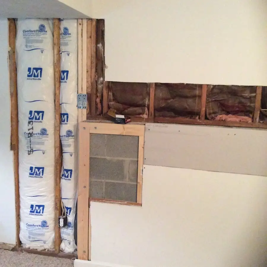 Wall insulation replacement during Structural Drying in Red Oak